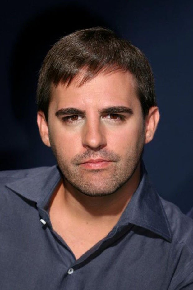 A headshot of Roberto Orci.
