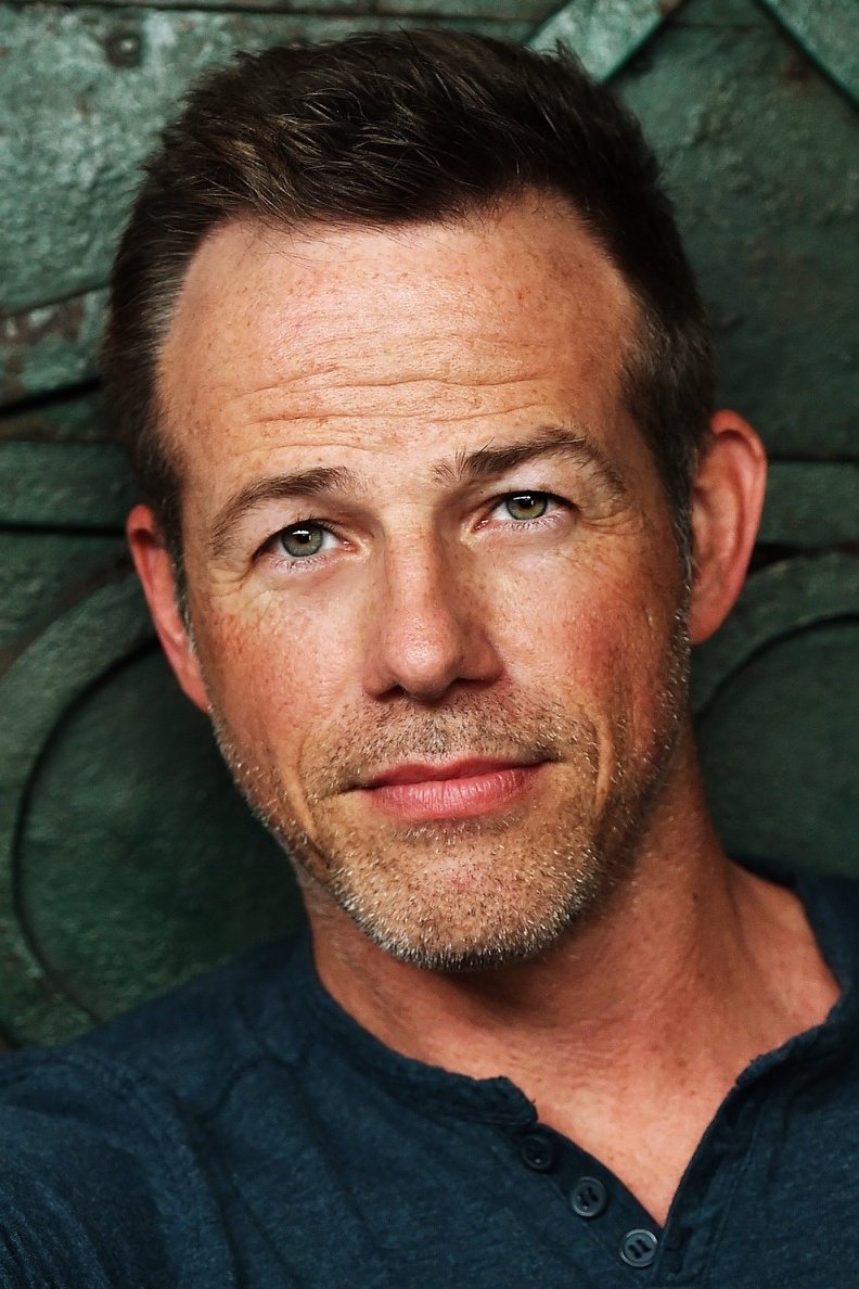 A headshot of Gary Weeks.