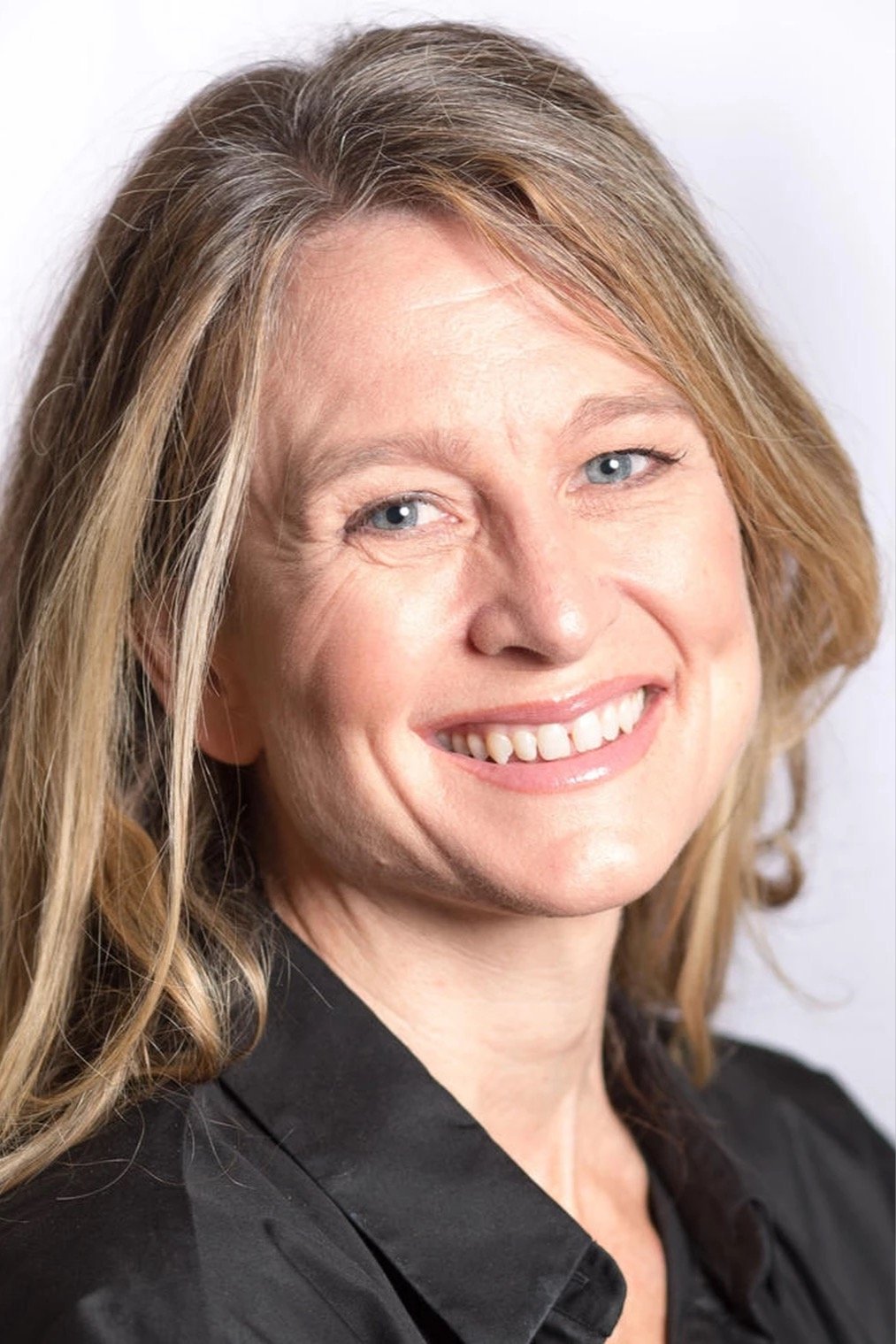 A headshot of Nikki Barrett.