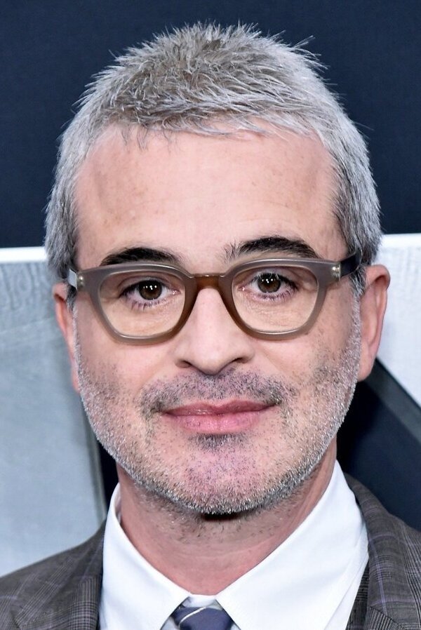A headshot of Alex Kurtzman.