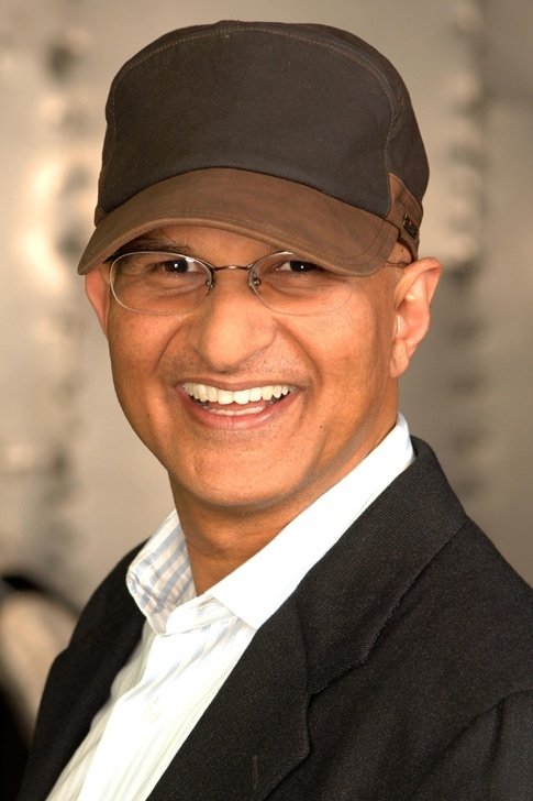A headshot of Deepak Nayar.