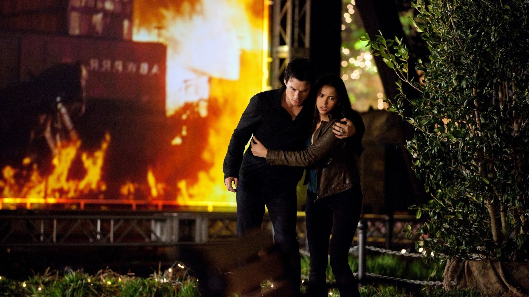 Production still from The Vampire Diaries – S2E22: “As I Lay Dying”.