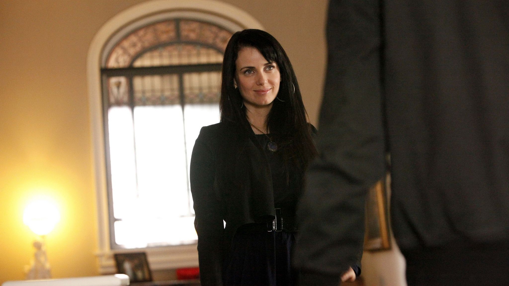 Production still from The Vampire Diaries – S2E17: “Know Thy Enemy”.