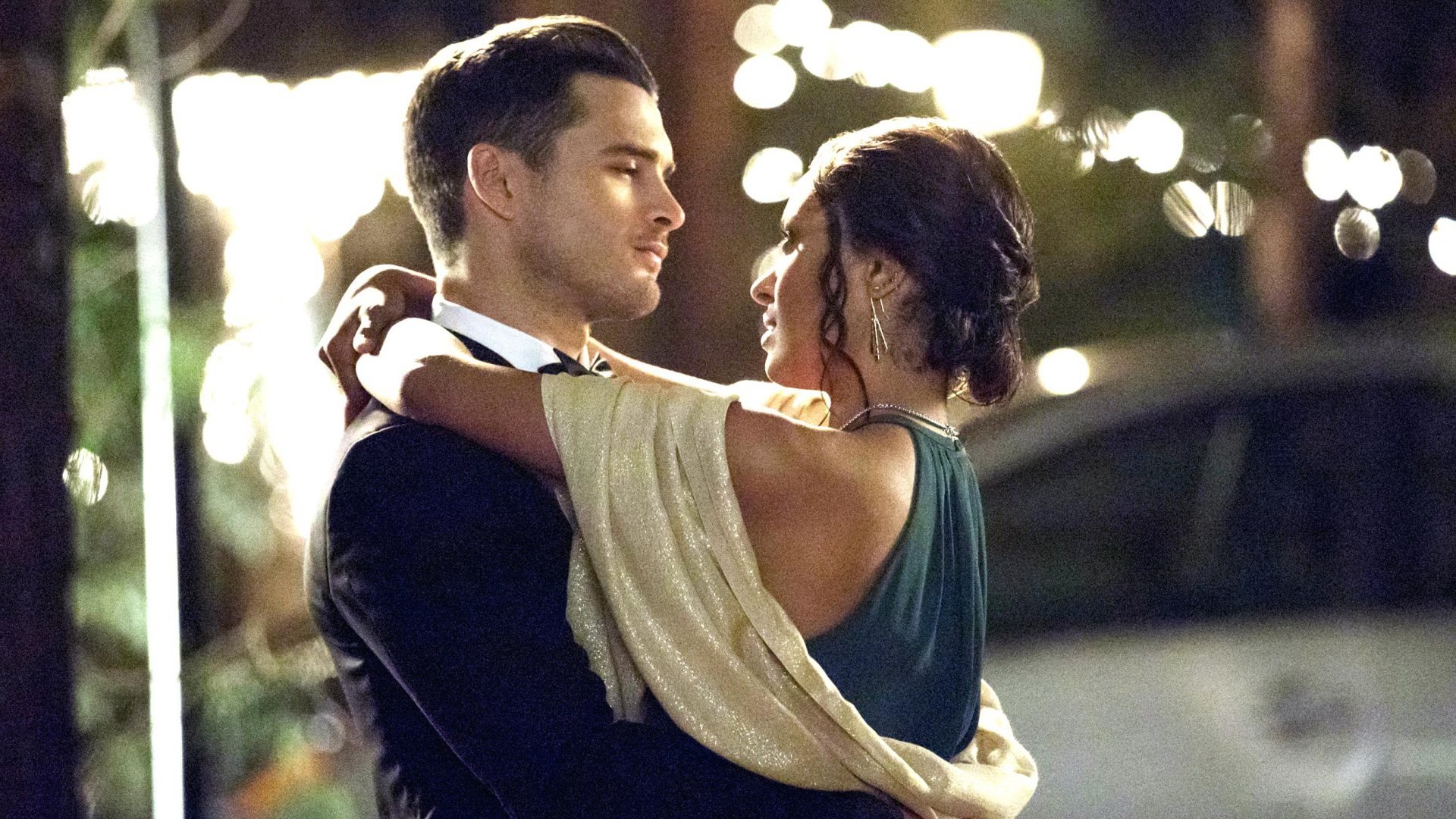 Production still from The Vampire Diaries – S8E9: “The Simple Intimacy of the Near Touch”.