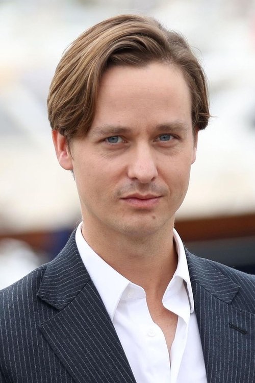Tom Schilling Headshot
