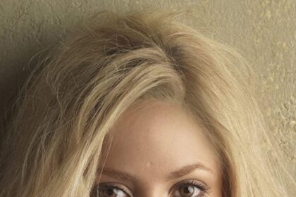 A headshot of Shakira.