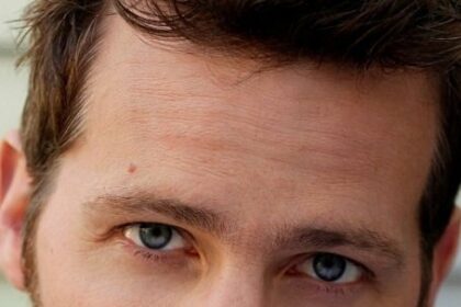 A headshot of Graham Abbey.