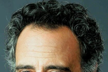 A headshot of Brad Garrett.