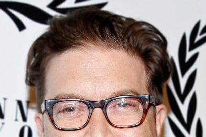 A headshot of Eric Warren Singer.