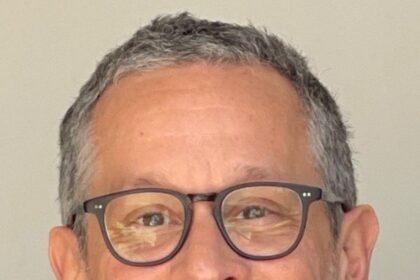 A headshot of James Thomas.