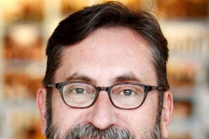 A headshot of Bob Peterson.