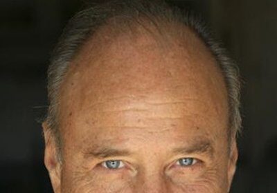 A headshot of Elliott Grey.