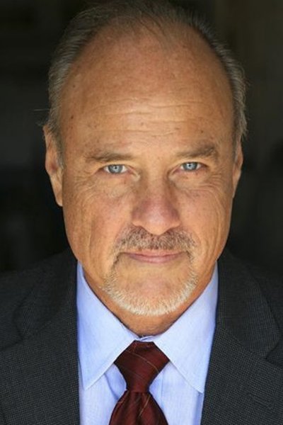 A headshot of Elliott Grey.