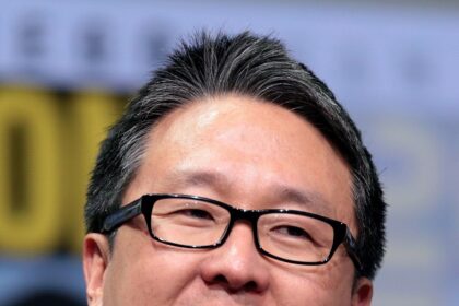 A headshot of Roy Lee.