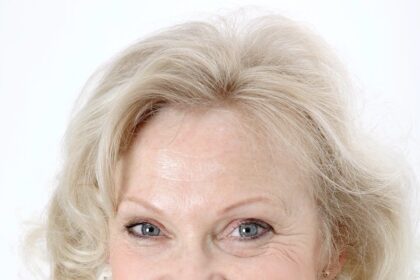 A headshot of Sandra Dickinson.