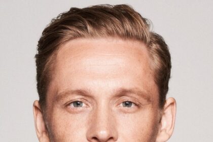 A headshot of Matthias Schweighöfer.