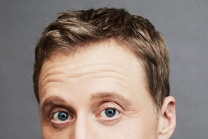 A headshot of Alan Tudyk.
