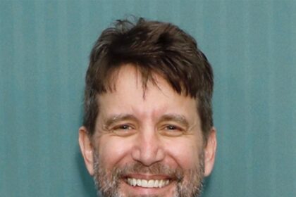 A headshot of Rhett Reese.