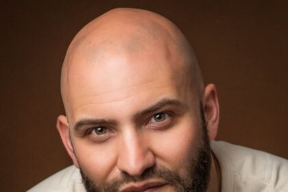 A headshot of Huw Novelli.