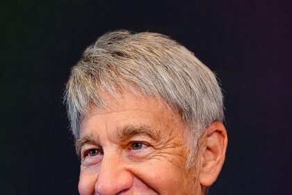A headshot of Stephen Schwartz.