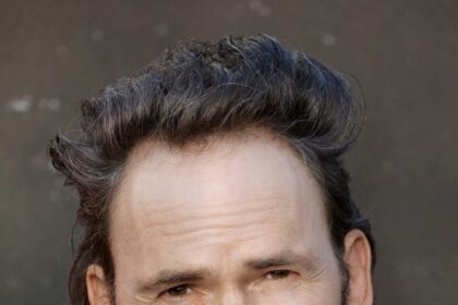 A headshot of Jeremy Davies.