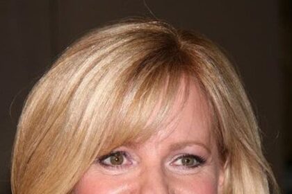 A headshot of Bonnie Hunt.