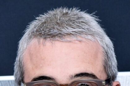 A headshot of Alex Kurtzman.