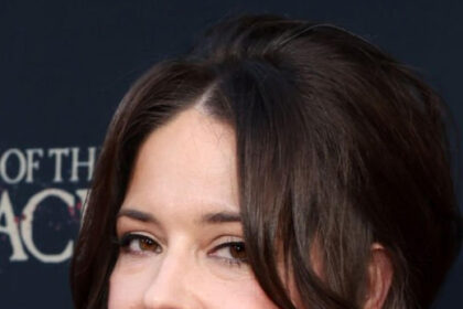 A headshot of Sarah Lind.