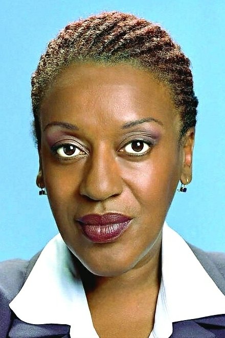 A headshot of CCH Pounder.