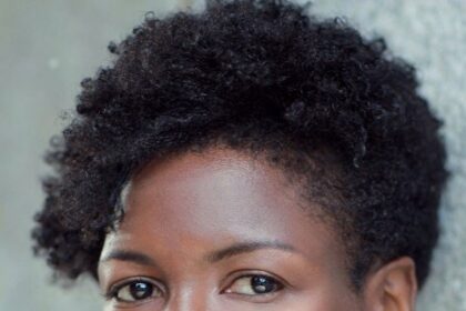 A headshot of Sarah Niles.