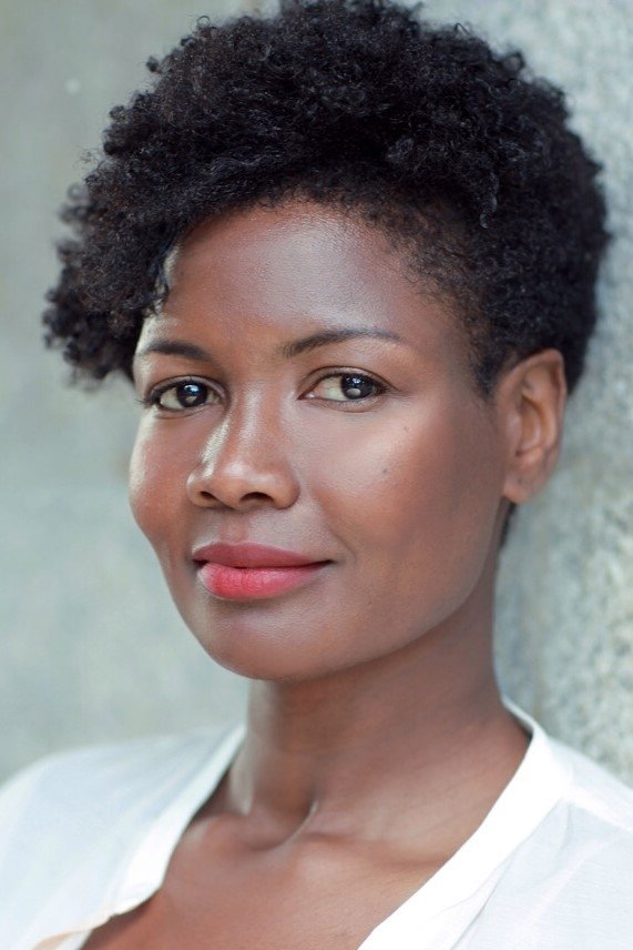 A headshot of Sarah Niles.