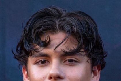 A headshot of Miguel Mora.