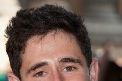 A headshot of Michael Lesslie.