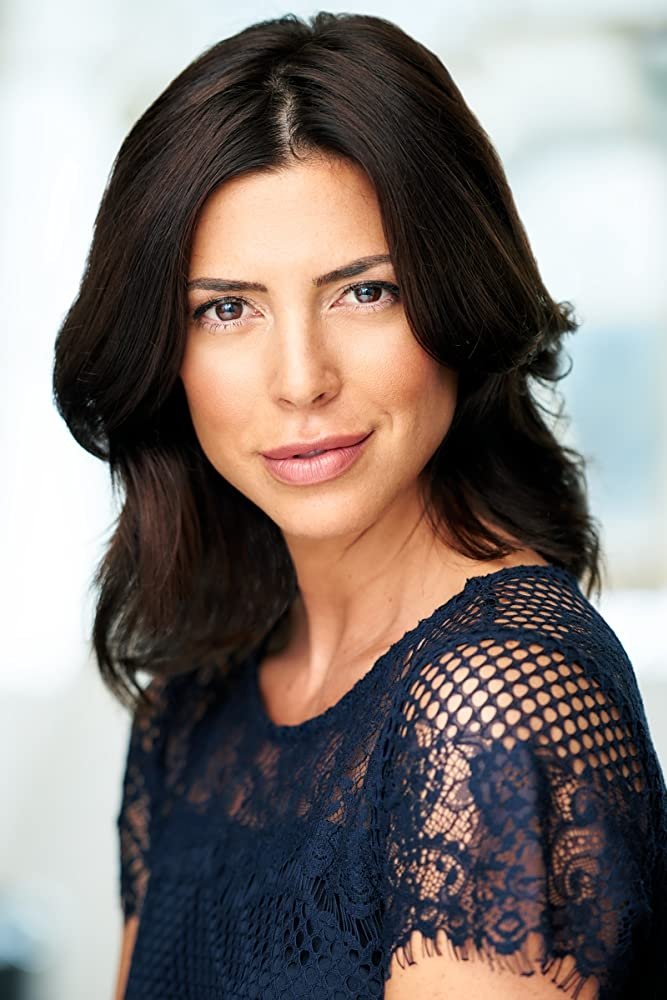 A headshot of Cindy Sampson.