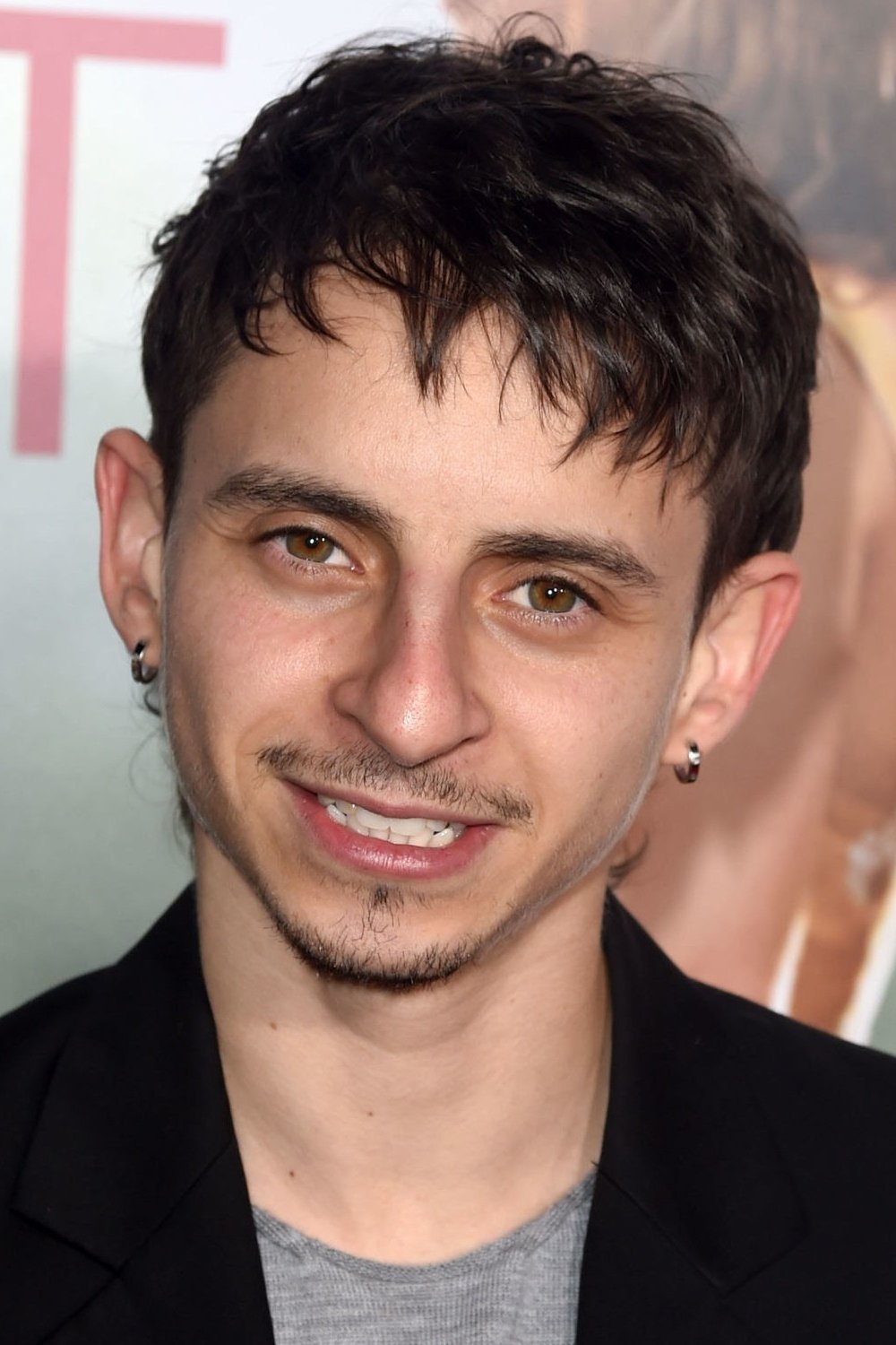 A headshot of Moisés Arias.